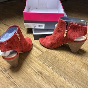 Vince camuto VC Ellison cherry red nubuck
Shoe sling back sexy worn